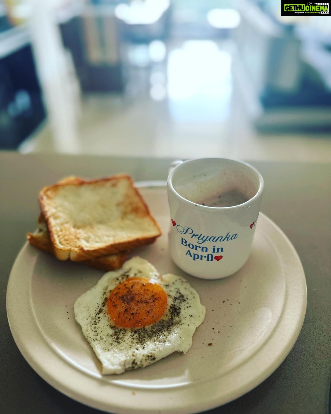 Priyanka Nalkari Instagram - #mykindabreakfast #myfav #sunnyside #halfboiled #hotchocolate #goodmorning #havagreatday #aprilmonth #birthdayvibes #instagood #instagram #instadaily