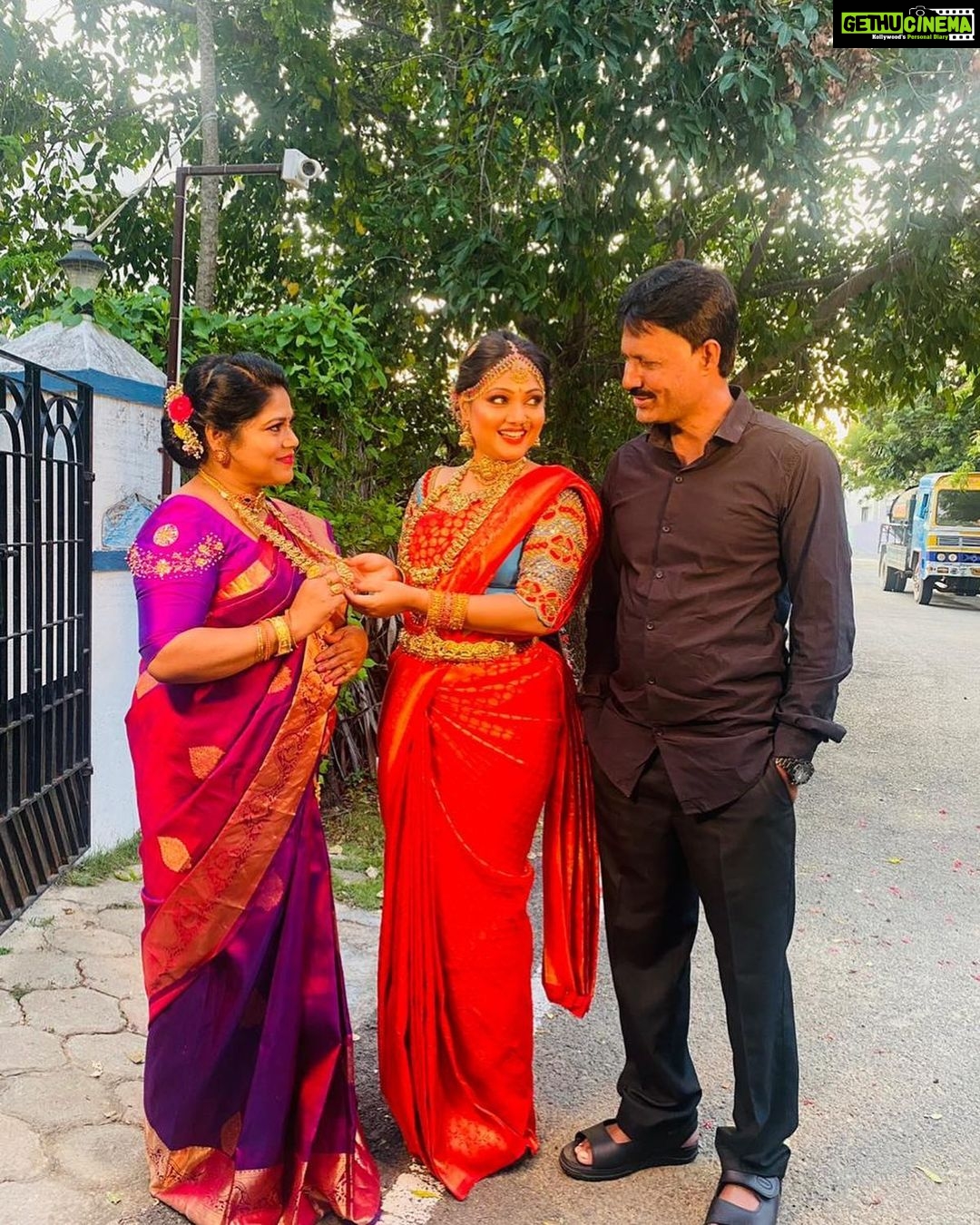Priyanka Nalkari Instagram - #happyweddingsnniversary #mymomndad #mystrength #mylife #myhappiness #mysupport #stayblessed #wishubothalifetimeofhappiness❤️
