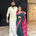 Priyanka Nalkari Instagram - #priyankanalkari #1stmonthweddinganniversary #malaysia #beingwife #love #traditionalattire #positivity #cutewe #temple #mandatorypic❤️ My outfit @kaithari_nesavu_sarees ❤️ Jewellery @gold_copy1486 ❤️ #inlivewithsareenjewels Kaulalampur Malayasia