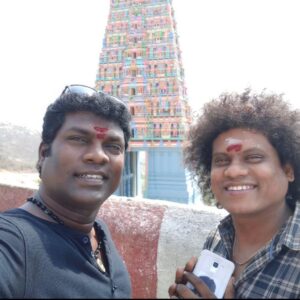 Pugazh Instagram - மண்ணில் இருந்து மறைந்தாலும் என் மனதில் இருந்து நீங்கள் மறையவில்லை மாமா. வாய்ப்பு தேடி வரும் அனைவருக்கும் வழிகாட்டியாக இருந்தீர்கள். உங்களுடன் இருந்த ஒவ்வொரு நாளும் என் வாழ்நாளில் மறக்க முடியாத நாட்கள். பலவற்றை எனக்கு கற்று கொடுத்தீர்கள். மற்றவர்களை எப்போதும் சிரிக்க வைப்பதே கடமை என வாழ்ந்த நீங்கள், இப்போது எங்களுடன் இல்லாமல் அழ வைத்து விட்டீர்கள். நினைவில் இருந்து என்றும் நீங்காது உங்கள் முகம். இனிய பிறந்தநாள் வாழ்த்துக்கள் மாமா 🎂மிஸ் யூ மாமா.💔