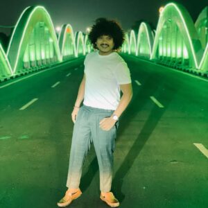 Pugazh Instagram - கடலில் கல் எறிவதால் கடலுக்கு வலிப்பதில்லை கல் தான் காணாமல் போகிறது.
விமர்சனங்கள் கல்லாக இருக்கட்டும் நாம் கடலாக இருப்போம்.