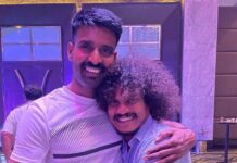 Pugazh Instagram - அன்பு அண்ணன் சூரிக்கு மனமார்ந்த பிறந்தநாள் வாழ்த்துக்கள்... சினிமா துறையில் மிகவும் கஷ்டப்பட்டு இந்த உச்சத்தை நீங்கள் எட்டி இருந்தாலும், தன்னைப் போன்று கஷ்டப்பட்டு வரும் கலைஞனை ஒருபோதும் நீங்கள் மதிக்க தவறியதில்லை. வாய்ப்பு தேடி வரும் அனைவரையும் ஊக்குவித்து, அவர்கள் வளர்ச்சியில் மகிழ்ச்சி காணும் நீங்கள் மென்மேலும் வெற்றி நடைபோட என்னுடைய வாழ்த்துக்கள். திரைத்துறையில் ஒரு சிறிய பரோட்டாவில் தொடங்கிய உங்களது பயணம்... இப்போது நீங்கள் எட்டியிருக்கும் புகழோ ஏராளம்... உங்கள் நகைச்சுவையால் திரைத்துறை மட்டும் பெருமையடையவில்லை, அந்த சாதாரண பரோட்டாவும் உங்களால் மிகப் பெரிய பெருமையை அடைந்துள்ளது. இனிவரும் காலங்களிலும் மக்களை மகிழ்வித்து, நீங்களும் மகிழ்ச்சியுடன் வாழ வேண்டும் என்ற எண்ணத்துடன் அன்பு தம்பியின் பிறந்தநாள் வாழ்த்துக்கள். நீங்கள் பல்லாண்டு வாழ வேண்டும் அண்ணா... என்றும் உங்கள் ஆசியுடன் அன்பு தம்பி புகழ்... @soorimuthuchamy