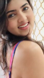 Radhika Preeti Instagram - Unnai kandathum sariya kandeneyyyy... !!!❤️‍🔥😁

#radhi #radhikapreethi #rp #reelitfeelit #lovesong #tamil #tamilsongs