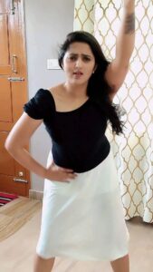 Radhika Preeti Instagram - Ranu ranantundhi ..❤️‍🔥🔥🔥 #telugusongs #dancebeat #reelitfeelit #instareels #radhi #radhikapreethi #rp #dancelover