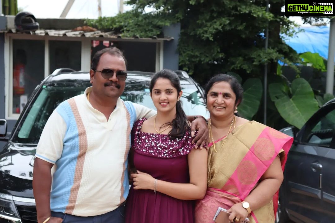 Radhika Preeti Instagram - Happpieee b'dy dadyyy❤️😘yu be the most bestest dad ,I love yu more den anything on this earth ❤️🌎 wt more can I ask God when he as blessed me with someone like you ❤️❤️stay blessed dadaa, n I promise yu dat I will always make you proud ❤️❤️😘😘 @arms.trong8409 ❤️🌎 The Terminal Hoskote