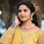 Radhika Preeti Instagram - ✨️"Your Positive action combined with positive thinking results in success "...✨️💛 Mua -@rinkymakeup_artist Photography- @68focus_photography Accessories -@gold_copy1486 #radhikapreethi #radhi #rp Chennai, India