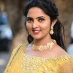 Radhika Preeti Instagram - ✨️"Your Positive action combined with positive thinking results in success "...✨️💛 Mua -@rinkymakeup_artist Photography- @68focus_photography Accessories -@gold_copy1486 #radhikapreethi #radhi #rp Chennai, India