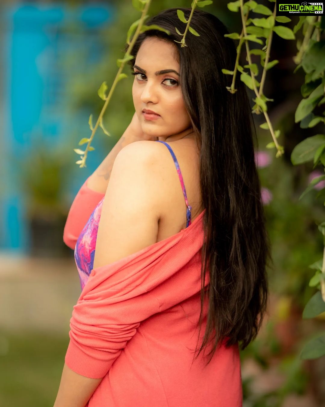 Radhika Preeti - 26.9K Likes - She,
Was a mighty stone in wild seas ..❤️🔥🥰
Photography - @camerasenthil❤️
Makeup - @deepi_makeupartistry❤️
Hair - @jeevi_makeup_artistry❤️
Shoot organised by @rrajeshananda❤️
#radhikapreethi #radhi #photolove #photoshoot #rp #instagram