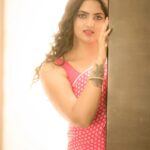 Radhika Preeti Instagram - A positive attitude will lead to positive outcome ✨️ 💗 Costumes - @ivalinmabia❤️ Photography - @camerasenthil❤️ Makeup - @jiyamakeupartistry❤️ Hair - @mani_stylist_❤️ Shoot organised by @rrajeshananda❤️ Chennai, India