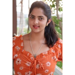 Radhika Preeti Instagram - The less you respond to negative people, the more peaceful your life will become...❤️😉

📸 @preethi.geetha🌍😘❤️

#radhikapreethi #rp #radhi #selflove #