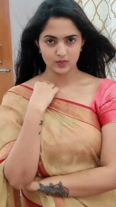 Radhika Preeti Instagram - Unnakul irrukum mayakam ❤️❤️

#radhikapreethi #radhi #rp #instareels #reelitfeelit #reels #tamilsong #favoritesong
