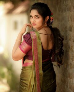 Radhika Preeti Instagram - Alone by herself,
 she built an empire by herself...🤎❤️
 

Costumes - @ivalinmabia❤️
Photography - @camerasenthil❤️
Makeup - @jiyamakeupartistry❤️
Hair - @mani_stylist_❤️
Shoot organised by @rrajeshananda❤️❤️

#radhikapreethi #radhi #rp #confidence #halfsaree