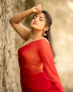 Radhika Preeti Instagram - When She's left to run wild ,

She will always return..❤️

Costumes - @ivalinmabia❤️
Photography - @camerasenthil❤️
Makeup - @deepi_makeupartistry❤️
Hair - @jeevi_makeup_artistry❤️
Shoot organised by @rrajeshananda❤️

#radhikapreethi #radhi #rp #saree #redlove #redsaree
