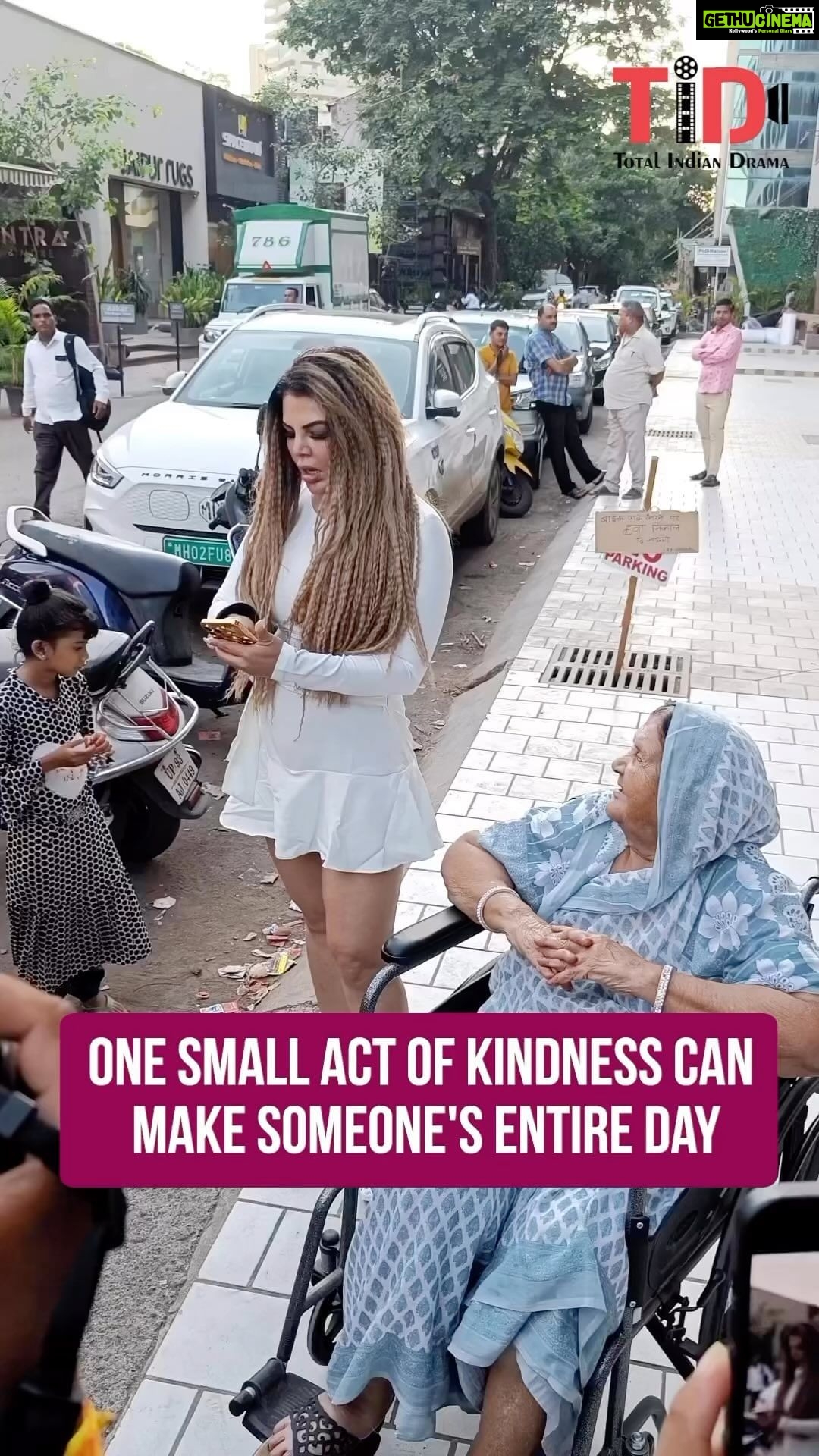 Rakhi Sawant Instagram - Be kind . . . . . . . . . . #rakhisawant #totalindiandrama #rakhi #bekind #kindness #kindnessmatters #respect #happy Mumbai, Maharashtra