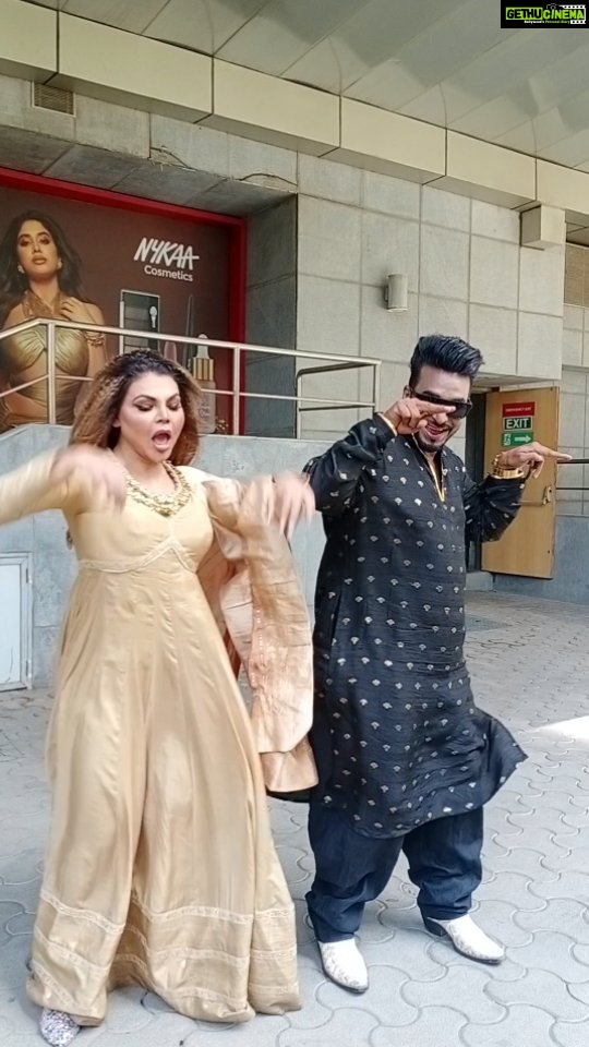 Rakhi Sawant Instagram - @rakhisawant2511 #rakhisawant #Bollywood #salman #salmankhan #kisikabhaikisikijaan #movies #rakhisawant