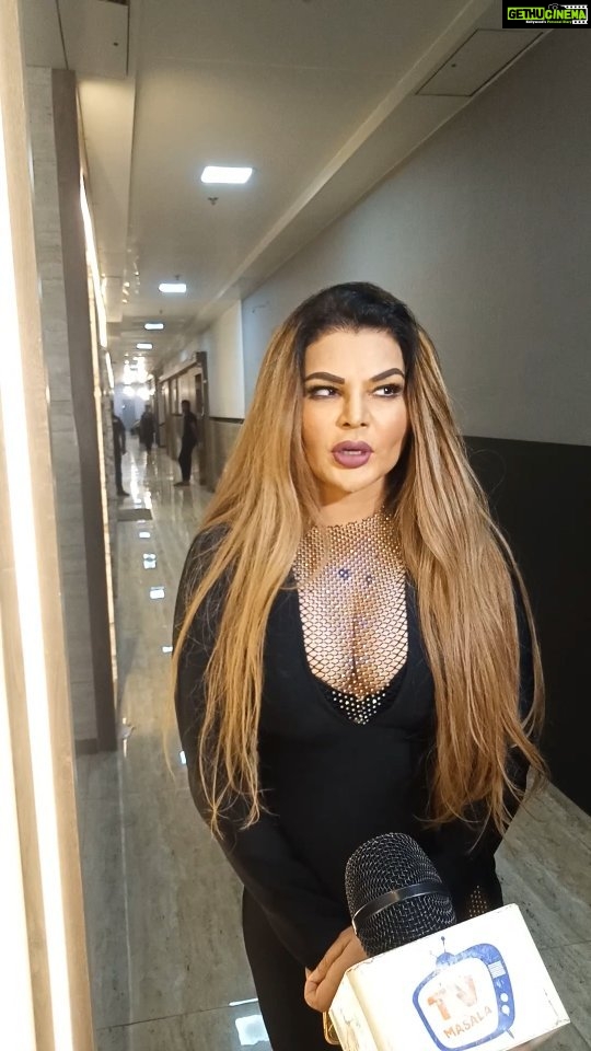 Rakhi Sawant Instagram - #rakhisawant Click At Andheri For Shoot @rakhisawant2511 #reelsfood #reelsinstagram #reelsinsta #reelkarofeelkaro #reelinstagram #reelsviral #reelsfeelsit #reelslovers #reelsindia #reelsvideo #reelsdance #paparazzi #reelskarofeelkaro #reels #reelitfeelit #instadaily #indiaphotography #bollywoodstyle #bollywoodstar #bollywoodactress #bollywoodvideos #yatintambe @instagram Mumbai, Maharashtra