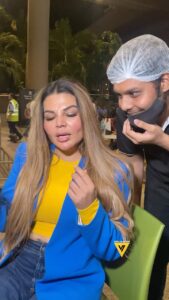 Rakhi Sawant Instagram - "Rakhi reads the Namaz Prayers 🤲" 
Rakhi Sawant reads her daily Namaz prayers , she says she is a new learner but definitely we are so proud to see faith and happiness in her face!!💕

#Rakhisawant #viralbhayani #bollywood