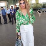 Rakhi Sawant Instagram - @rakhisawant2511 #rakhisawant #Bollywood #bollywood #instagram #airport #rakhisawant #ramzan