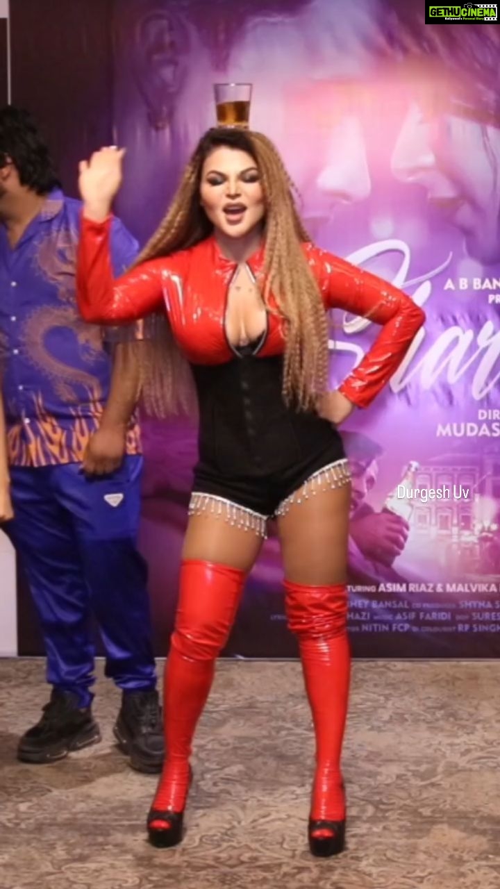 Rakhi Sawant Instagram - @rakhisawant2511 Iconic Dance At New Song Sharabi Promotion . . . . #rakhisawant #dancevideo #dance #dancereels #viraldance #trending #trendingreels #trendingvideos #trendingsongs #trendingdance #dancetrends #durgeshvideographer #rakhitrends