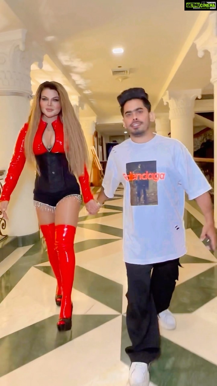 Rakhi Sawant Instagram - @rakhisawant2511 😍