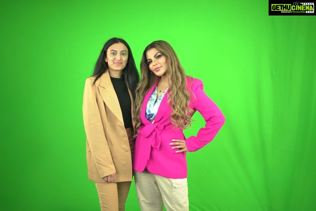 Rakhi Sawant Instagram - My Friend @rakhisawant2511 visits England 🏴 once again! And without a doubt enjoyed her visit. Thank you for all the Love Rakhi ji💗! Swipe for behind the scenes pic 😅 📸 @britasiatv Rakhi Ji Hair & Makeup by @parmsrai_hairandmua #rakhisawant #britasiatv #savitaarya #insta #bollywood BritAsia TV