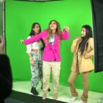 Rakhi Sawant Instagram - My Friend @rakhisawant2511 visits England 🏴󠁧󠁢󠁥󠁮󠁧󠁿 once again! And without a doubt enjoyed her visit. Thank you for all the Love Rakhi ji💗! Swipe for behind the scenes pic 😅 📸 @britasiatv Rakhi Ji Hair & Makeup by @parmsrai_hairandmua #rakhisawant #britasiatv #savitaarya #insta #bollywood BritAsia TV