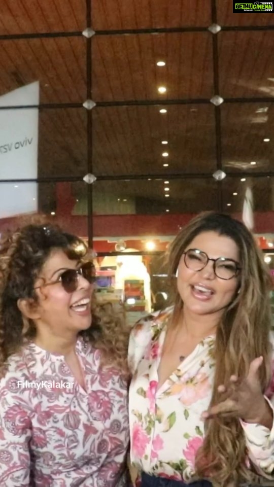 Rakhi Sawant Instagram - @rakhisawant2511 wapas ayi toh jaise bahaar ayi 🌸 Guess what's her gift from London for her friend 😂 . #rakhisawant