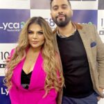 Rakhi Sawant Instagram - Entertainment Queen @rakhisawant2511 joined us live at @lycaradio HQ & a special interaction on my #Drive show (sponsored by Utsav Plus). More exclusive content on Lyca Radio’s Instagram & YouTube page :) #LycaGroup #LycaRadio #LycaGold #RakhiSawant #Entertainment #LondonRadio #Radio #Interview #London #sherlynchopra #adilkhandurrani #adildurrani