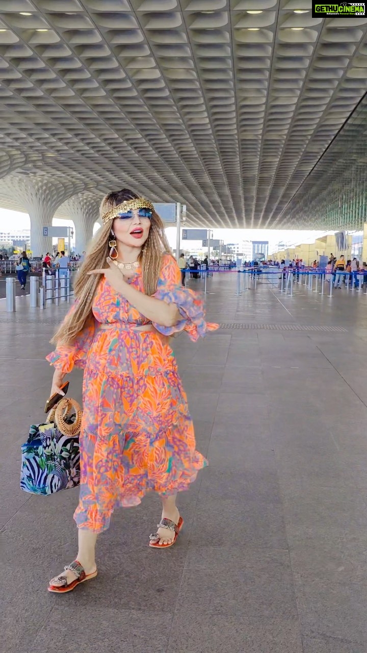 Rakhi Sawant Instagram - @rakhisawant2511 ✌️