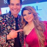 Rakhi Sawant Instagram - And she is back 😍 @rakhisawant2511 🤗❤️ Colours marathi Awards 2023 🎉 Styling by @yatin1979 #coloursmarathi #rakhisawant #trishulmarathe #coloursmarathiawards #biggbossmarathis4