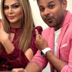 Rakhi Sawant Instagram - Watch to know what does Rakhi call DUBAI from now on ? 🇦🇪 Dubai = Middle Ka Mumbai❗️ You can now learn Acting, Dance, Cinematography, Singing and much more at @rakhisawantacademy in Al-Karama, Dubai, UAE . In Frame : Bollywood Diva Rakhi Sawant @rakhisawant2511 Interviewed by : Joe Mohan @voiceguyjoe Video Credit : @bhumika_kotecha Venue : @rakhisawantacademy Al-Karama Partners : Rakhi Sawant + Devika Acharya, Aftaab & Zainap Ahmed . . #RakhiSawant #RakhiSawantAcademy #VoiceGuyJoe #JoeMohan #dubai #karama #bollywood #filmindustry #mumbai #rakhi2511 #rakhisawant2511 Al Karama, Dubai
