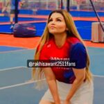 Rakhi Sawant Instagram - @rakhisawant2511 Is Playing volleyball🔥 #rakhisawant #rakhisawant2511 #rakhisawantfans #vollyball #playing #dubai #rakhisawant2511 #rks #bollywood #mumbai #mumbai #bollywood #rakhisawant2511fans