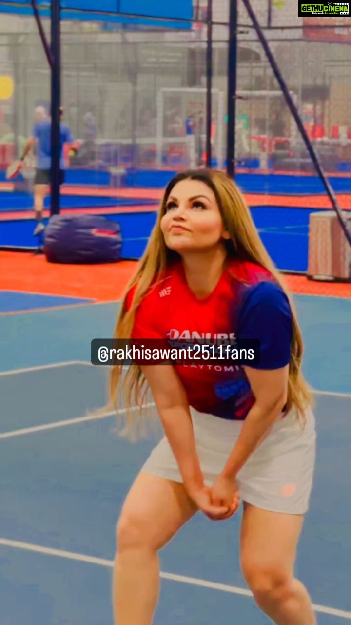 Rakhi Sawant Instagram - @rakhisawant2511 Is Playing volleyball🔥 #rakhisawant #rakhisawant2511 #rakhisawantfans #vollyball #playing #dubai #rakhisawant2511 #rks #bollywood #mumbai #mumbai #bollywood #rakhisawant2511fans