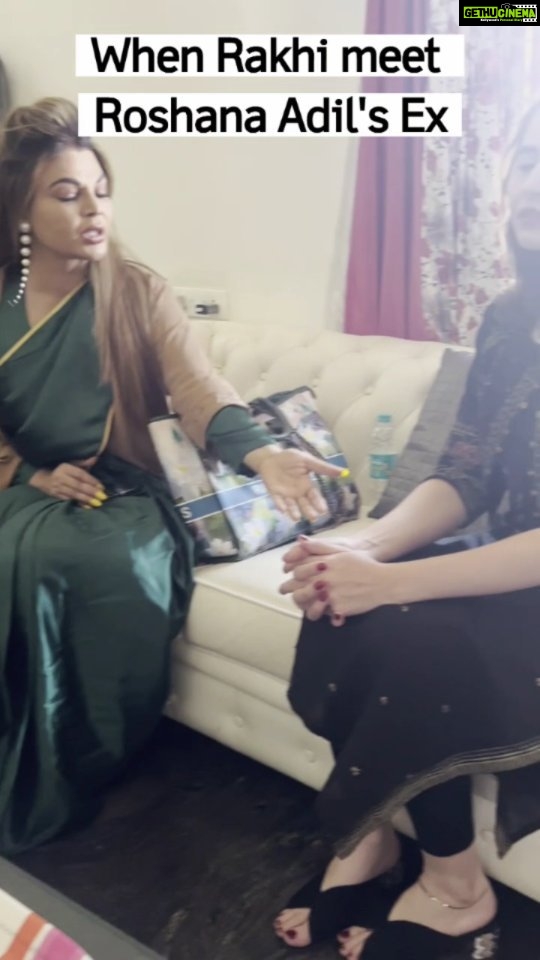 Rakhi Sawant Instagram - POV - Don't judge book by it's cover Voice - @rjabbasofficial Rj Abbas Video Credit - @rakhisawant2511 #rak#bollywood #news #tellymasala #viralbhayani #voompla #nmf #trendingreels #trending #reelsinstagram #mumbai #music #radio #rjabbasofficial #rjabbas #gossip