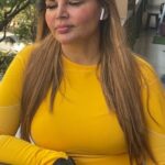 Rakhi Sawant Instagram - @rakhisawant2511 wants Allah to transform @iamadilkhandurrani into a good human being! . #reels #reelsinstagram #bollywood #rakhisawant #rakhi #adilkhandurrani #adil #tellytalkindia #tellypapz