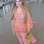 Rakhi Sawant Instagram - @rakhisawant2511 bani lady Mirza galib..Airport par nazar aaya unka shayarana andaaz...Sunayi hume aapni likhi shayari #rakhisawant #hawailook #shayarrakhi #airportlook #instareelsindia❤️ #instapost #instareel #instalove #love