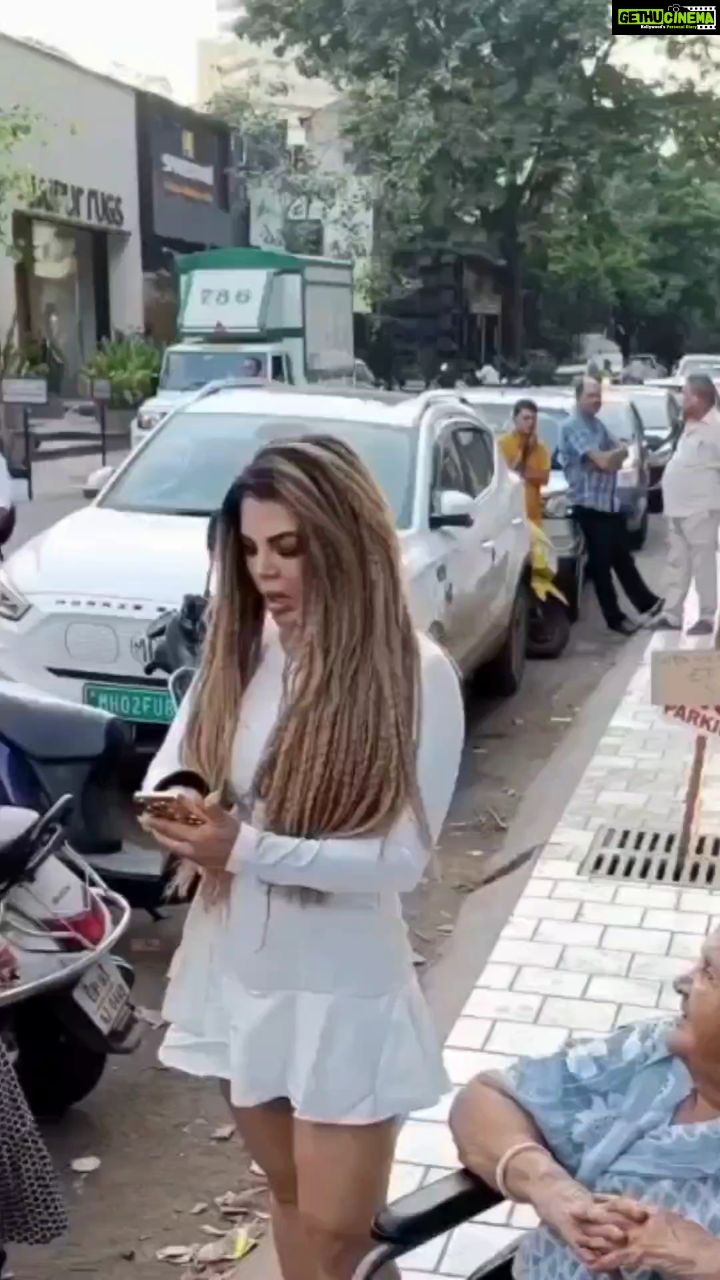 Rakhi Sawant Instagram - This is the most beautiful gesture by Rakhi Sawant to her fans as she sponsors this little girl's operation & has the sweetest interaction with an old lady fan. @rakhisawant2511 @therakhisawantacademy #RakhiSawant #Generous #Rakhisawantfans #Kindcelebs #CelebrityStyle #RakhiSawantAcademy