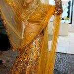 Rakhi Sawant Instagram - @rakhisawant2511 दुल्हन चली दूल्हे राजा के लिए . . . . #rakhisawant #dulhan #dulhanmehendi #instareels #instavideo #instalook #instalike #trending #trendingreelsvideo #trendingreels #trendingsongs #trendingvideos #rakhitrend #instatrend #viralreels #durgeshvideographer