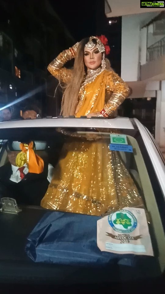 Rakhi Sawant Instagram - #dhulan #rakhisawant Spotted At Andheri @rakhisawant2511 #reelsfood #reelsinstagram #reelsinsta #reelkarofeelkaro #reelinstagram #reelsviral #reelsfeelsit #reelslovers #reelsindia #reelsvideo #reelsdance #paparazzi #reelskarofeelkaro #reels #reelitfeelit #instadaily #indiaphotography #bollywoodstyle #bollywoodstar #bollywoodactress #bollywoodvideos #yatintambe @instagram Mumbai, Maharashtra