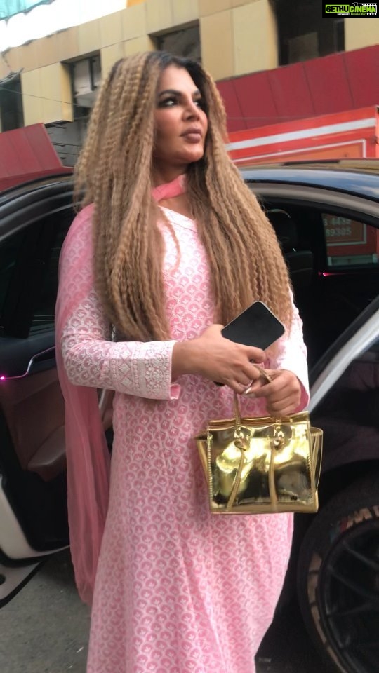 Rakhi Sawant Instagram - @rakhisawant2511 Grand Entry 🚫🚫 . . . #rakhisawant #rakhisawantfans #instareels #instavideo #instalook #trend #trending #trendingreels #trendingreelsvideo #instatrends #viralreels #reelsvideos #rakhitrends