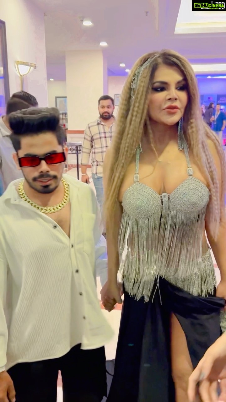 Rakhi Sawant Instagram - @rakhisawant2511 😍