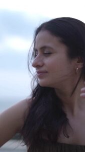 Rasika Dugal Instagram - On loop for a while now 🔁 😊 #SelfMusing #Weekend #WeekendVibes #Trending #TrendingReels #ReelIt #ReelItFeelIt