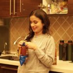 Rasika Dugal Instagram - मेरी चोरी पकड़ी जाती 🎶 (special packet of chips for those who remember this jingle... 😄 and can complete it). Also, say yay if you think midnight snacking should be a legit meal. Thanks for catching me red handed @mukulchadda 🤦🏽‍♀️