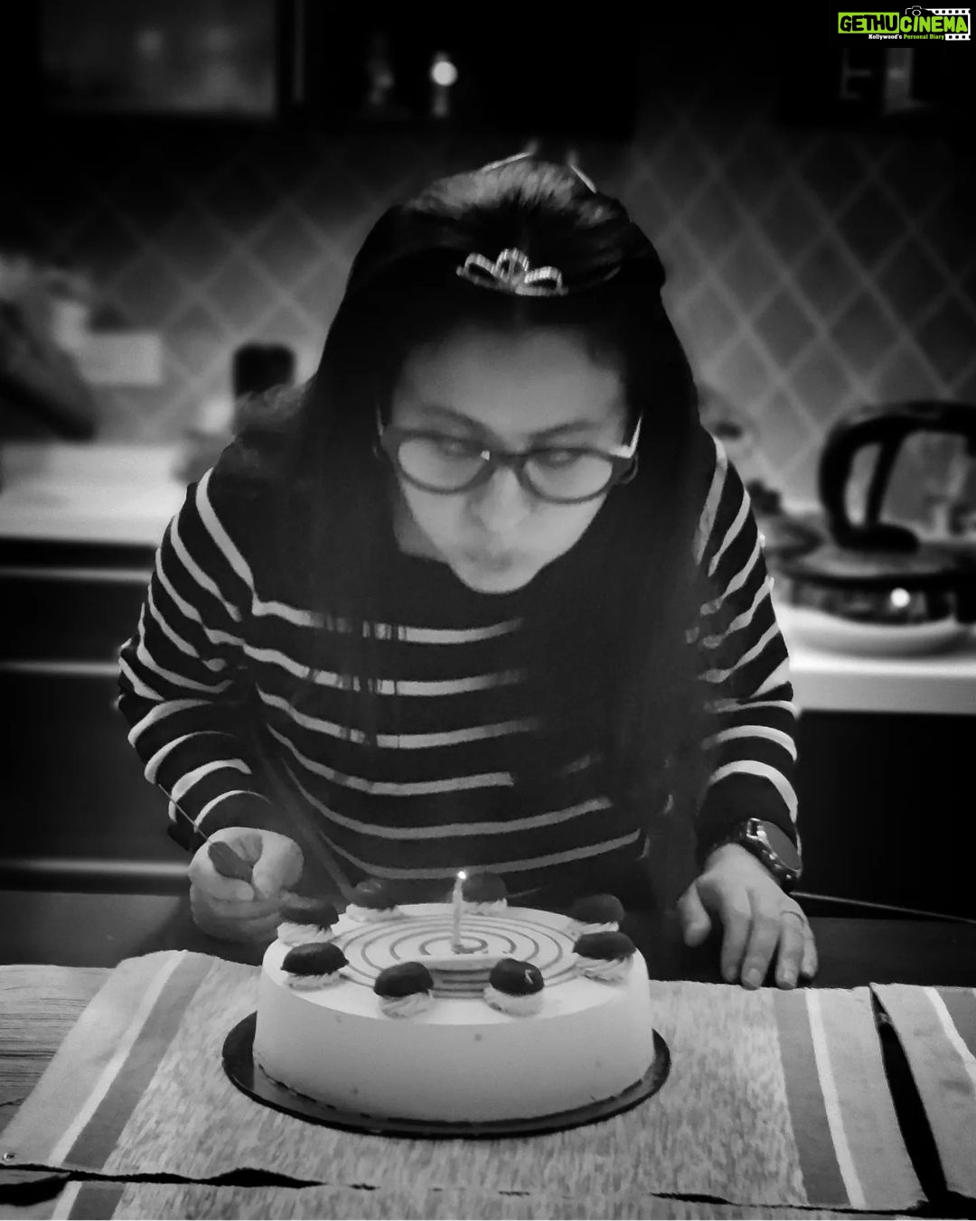Rasika Dugal Instagram - It takes a pair of comfy pyjamas, a tiara, a great playlist, cake and Prosecco and friends who love you (and love homecooked food 😄) to convert a day that started like any other into a magical one! Thank you for all the love guys! Long caption alert... Some crazy and fun things happened 😄... @ziggykimaa got me balloons and glitters which resulted in an improvised photo booth. @mukulchadda got me a cake which I cribbed about and devoured in the same breath. @anushayadava got me a tiara which made me feel like a princess in my pyjamas. @roo_cha made me the sweetest birthday video, got me flowers which will give me company for a few days and generously shared her playlist. @slashakhaitan knew exactly what I would have ordered when in a bakery. Quiet time on a bench in @chemouldprescottroad... Couldn't take my eyes off @dodiya_atul's take on a frame from one of my favourite films #KaagazKePhool. (In almost the same way as when I couldn't take my eyes off the screen when I first watched the film as a student at #FTII). A chance meeting with the prolific @mahimkajerry after I had been an 'enthucutlet' in his class @scmsophia many years ago. Uffff! So many memories happened 😄 The most awesome avocado salad at @magstreetcafe (I got a doggy bag of the divine Cherry and Mascarpone Cruffin. Bestest way to brace evening traffic on the way back from town). The best afternoon walking through lanes I hadn't been to in years and dropping into these lovely spaces @jhavericontemporary @experimenterkol not knowing what to expect. Thank you @rehana__munir for the curation and the company! And, as you can see, my friends know the drill... they only took photos of me 🤣