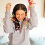 Rasika Dugal Instagram - Here's wishing you a रंग बिरंगा year. May you be doused in colour and confetti >>> but not expect it always >>> and have someone to put up with you when you sulk about it 😄 Happy New Year everyone! May this year be as wondrous as you want it to be! #HappyNewYear #NewYear #2023 #BestWishes