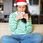 Rasika Dugal Instagram - Waking up the Santa within... meanwhile you can give me gifts instead 😀🎅🏻 Merry Christmas everyone! 🎄🎁 #MerryChristmas #Christmas #Christmas2022 #SantaClaus #TisTheSeason