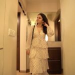 Rasika Dugal Instagram – Pretty girls walk like they want to 😎

#Trending #TrendingReels #ReelIt #ReelItFeelIt