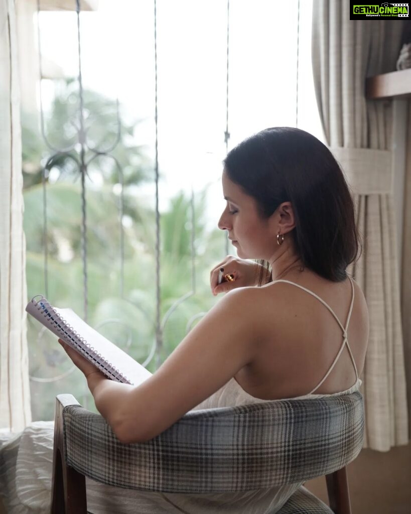 Rasika Dugal Instagram - Does everyone have a corner that allows you to laze and helps you get the work done at the same time! #Thursday #ThursdayVibes #ThursdayThoughts
