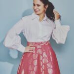 Rasika Dugal Instagram - Crisp white shirt और चमकीली skirt... the perfect mid week mix 😃🤍💞 #MidweekMood Outfit: Shirt: @studiomoonray Skirt:@abhishti Jewellery: @motifsbysurabhididwania HMU: @mayura_makeup_hair Styling: @who_wore_what_when 📸 @chandrahas_prabhu