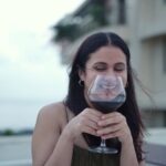 Rasika Dugal Instagram - Wine-ing और Whining. Half full.. Half Empty... 🙂🙃 #WeekendMood #Weekend